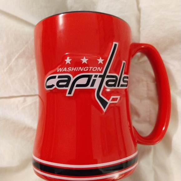 New Washington Capitals, 14 oz Sculpted Relief Mug - Picture 3 of 4